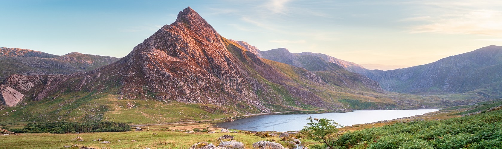An image of Tryfan as the sun rises 
