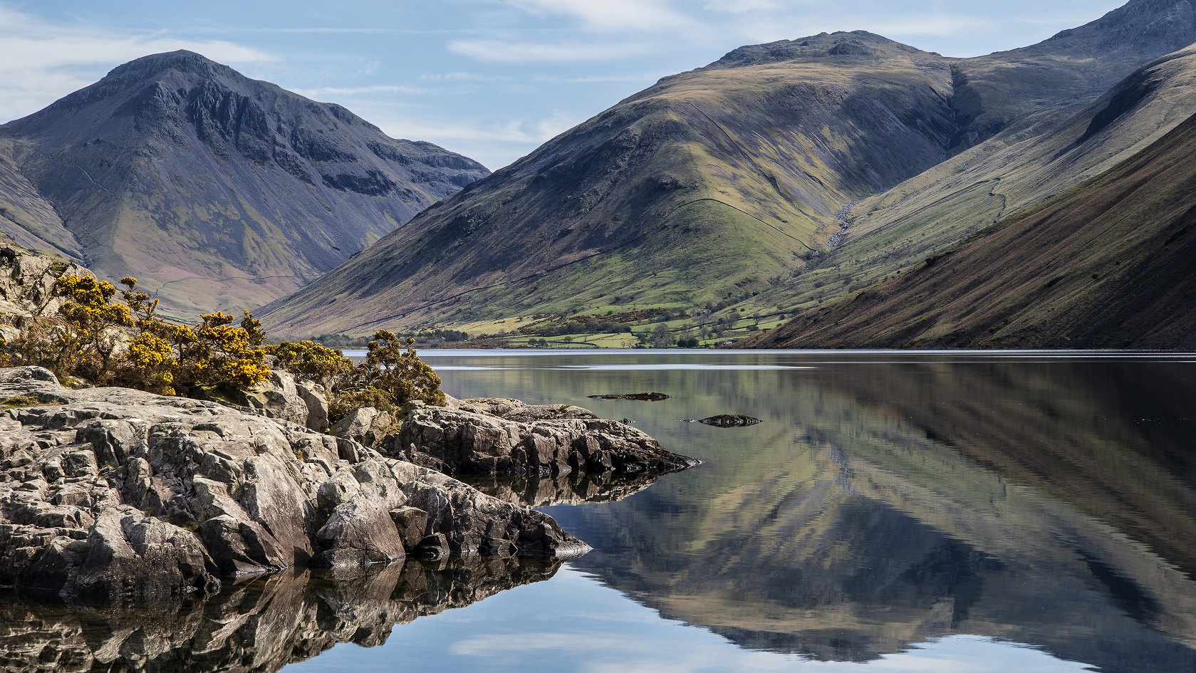 An image of Scafell Pike taken from the lakes 