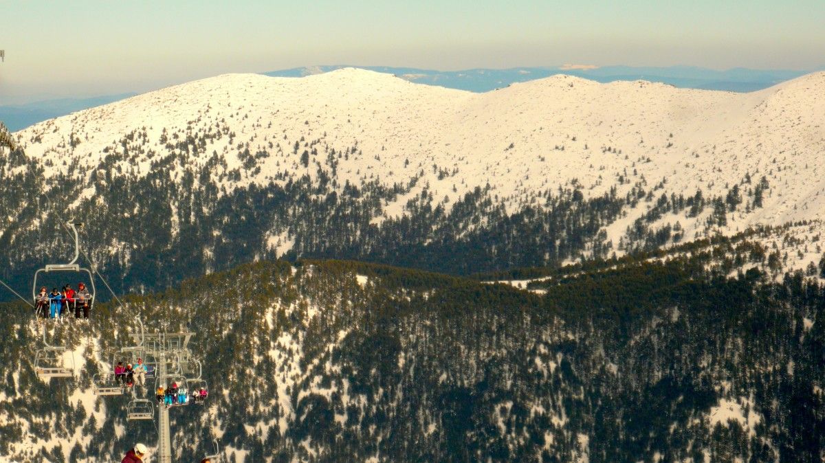 A chair lift at Bansko ski resort 