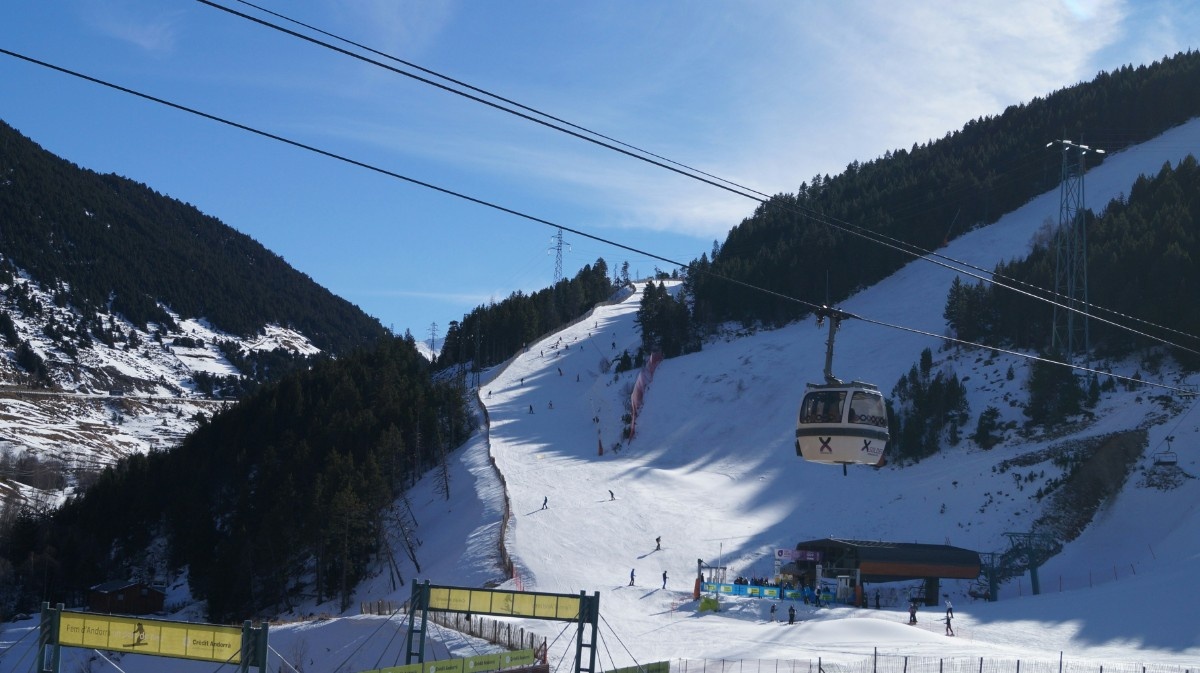 The gondola over Soldeu in Grandvalira 